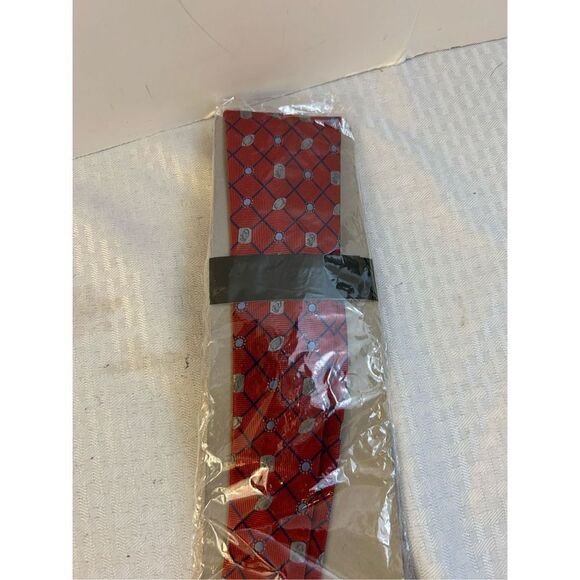 Chic fila collectors edition Kick OFF Game day tie new red 100% Silk - Picture 5 of 7